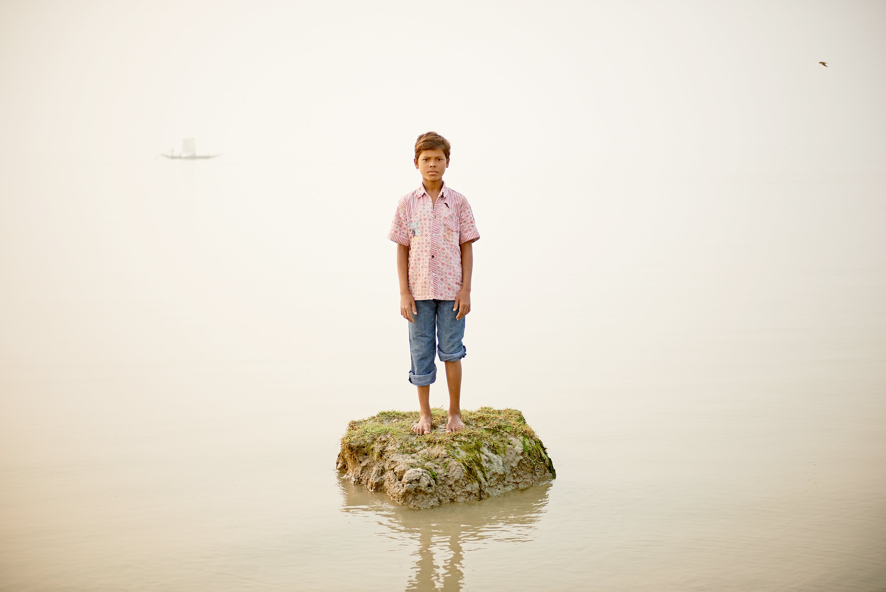 ON THE SHORE OF A VANISHING ISLAND - DAESUNG LEE