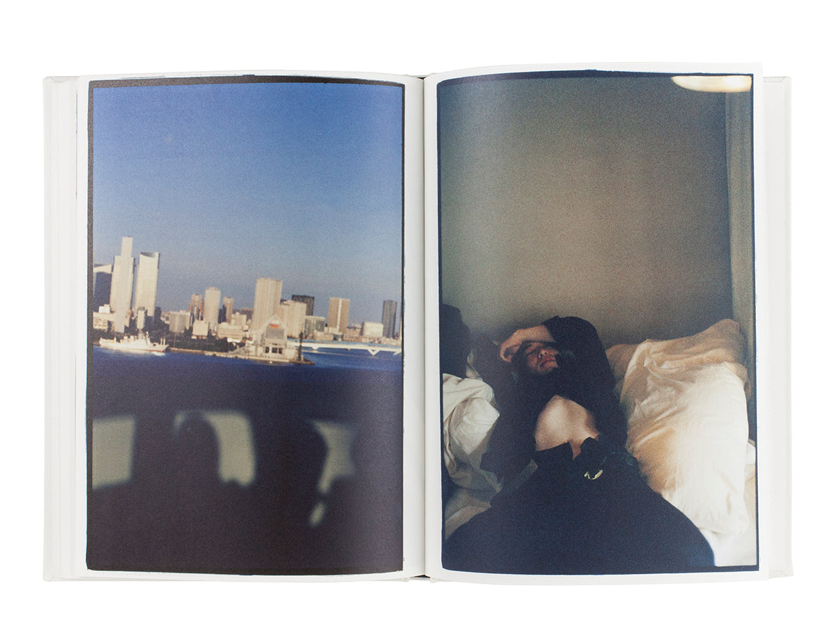 Sakiko Nomura - NUDE / A ROOM / FLOWERS