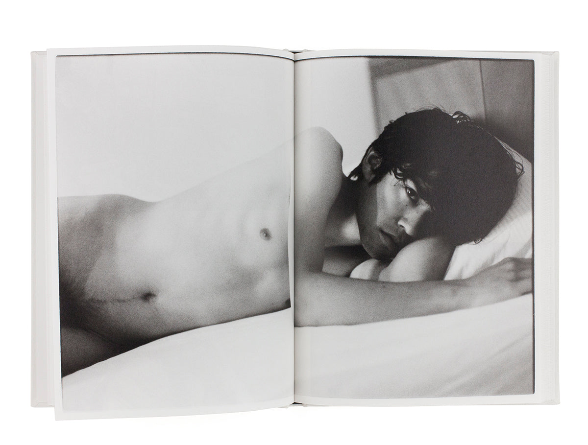 Sakiko Nomura - NUDE / A ROOM / FLOWERS