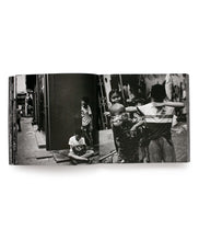 画像をギャラリービューアに読み込む, SHUNJI DODO - A CITY AGLOW